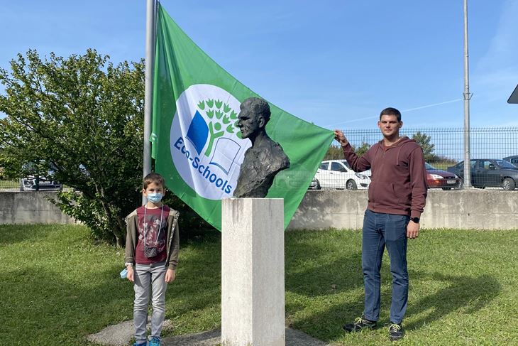 Zelenu zastavu podignuli David Greblo i Arian Bašić (Snimila Gordana Čalić Šverko)