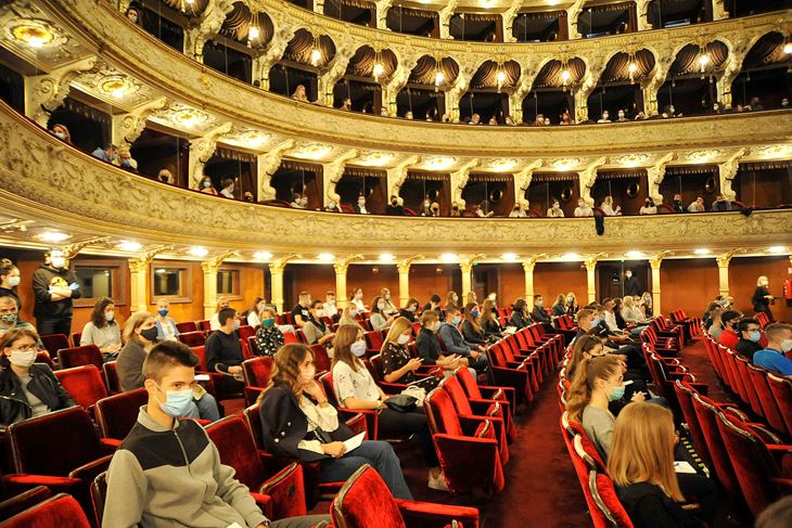 RI3009ED1.jpg RIJEKA 30.09. 2020. RIJEKA KAZALISxTE IVAN ZAJC MEDICINSKI FAKULTET PRIJEMNO PREDAVANJE ZA BRUCOSxE I INAUGARICIJA NOVOG DEKANA GORANA HAUSERANA FOTO: SNIMIO: SERGEJ DRECHSLER 