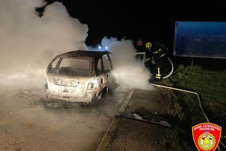 Požar automobila u Prodolu (Foto JVP Pula)