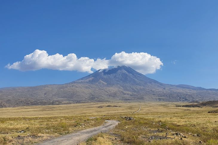 ARARAT - U biblijskoj Knjizi postanka tu se nasukala Noina arka poslije potopa