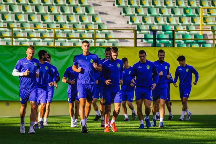ZELENO-ŽUTI SE PRIPREMAJU ZA SUBOTNJI OGLED S OSIJEKOM - U sredini Petar Bosančić i Josip Špoljarić (www.nkistra.com)