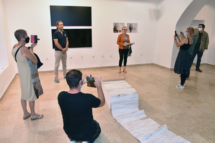 S otvaranja izložbe u pulskoj Galeriji HDLU-a Istre (Snimio Duško Marušić - Čiči)