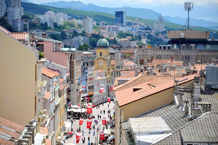 4612047.jpg RIJEKA, 27. 05. 2020. - RIJEKA, PANORAMA, ILUSTRACIJA, KUCxxA, STAN, NEBODER, NASELJE, KVART, KORZO   SNIMIO: VEDRAN KARUZA