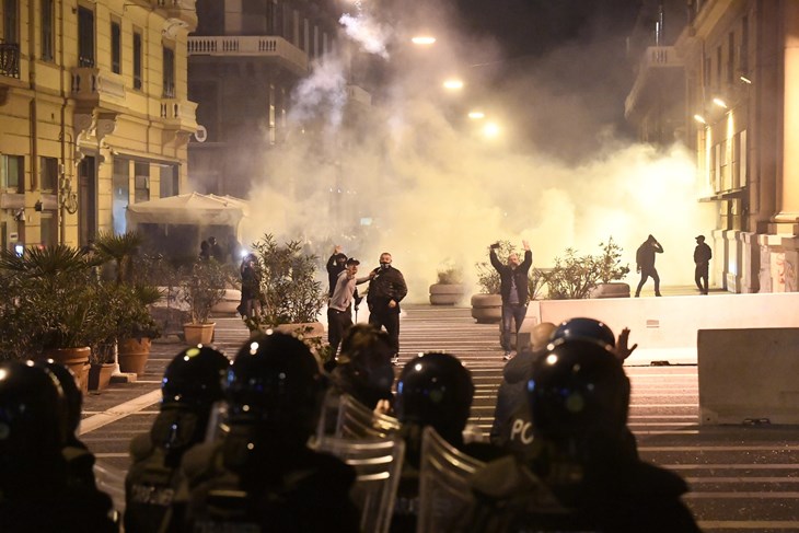 ITALY PROTEST PANDEMIC CORONAVIRUS COVID19
epa08769116 Hundreds of people gather to protest against the curfew and the prospect of lockdown in Naples, Italy, 23 October 2020. The governor of Campania ordered from 23 October, a curfew from 11 p.m. till morning due to spike in coronavirus infections in the region. EPA/STRINGER