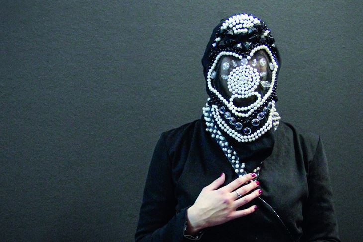 Dragana Sapanjoš - Riot - Welcome, 2014 / still sa perfomancea / photo: Saška Mutić / courtesy: Dragana Sapanjoš