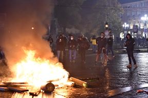 epaselect ITALY PROTEST PANDEMIC CORONAVIRUS COVID19epaselect epa08776420 Clashes between demonstrators and police during a protest against the measures implemented by the government to stop the spread of the Covid-19 disease during the second wave of the coronavirus pandemic, in Turin, Italy, 26 October 2020. Italy's bars and restaurants have to stop serving at 18:00 from 26 October on as the latest round of restrictions aimed at combatting the rising spread of Covid-19 kicks in. EPA/ALESSANDRO DI MARCO