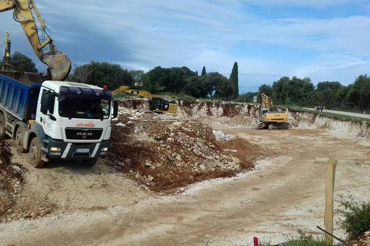 Gradilište novog supermarketa u Vrsaru (Snimio Slaven Brajković)