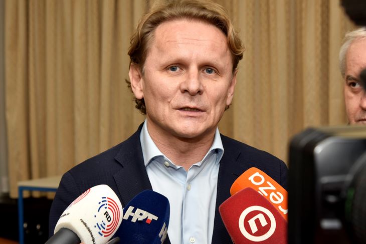Split, 231219. Sastanak na Medicinskom fakultetu o prosirenju znanstvene suradnje Fakulteta i prof.dr.Ivana Djikica Uz sudjelovanje njemackih gospodarstvenika radilo bi se na unapredjenju rane dijagnostike i novih oblika lijecenja tumora. Na fotogtafiji: prof.dr.Ivan Djikic. Foto: Josko Supic / Cropix