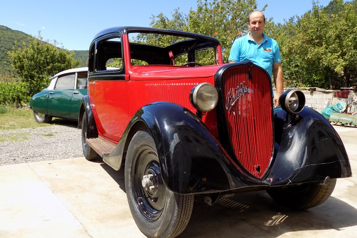 Dražen Fantinić, vlanik nekoliko oldtimer vozila i restaurator (Snimila Gordana Čalić Šverko)