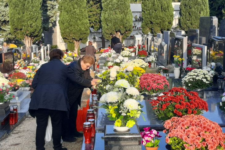 Pulsko groblje uređeno je dočekalo blagdan Svih Svetih (Snimila Lara BAGAR)