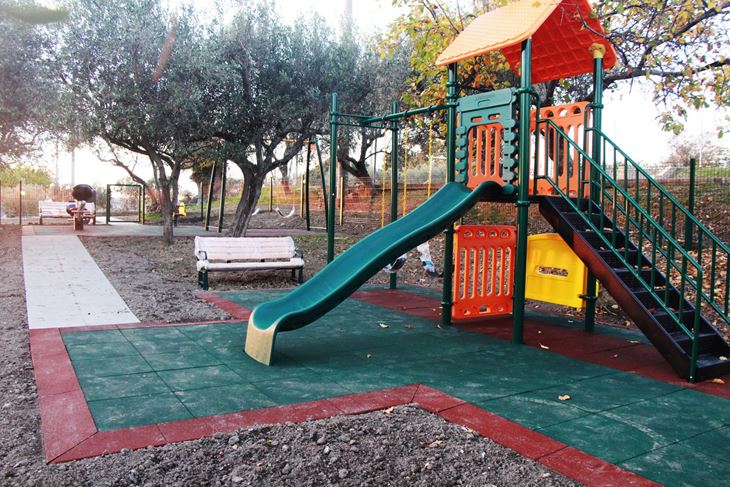 Novouređeno dječje igralište u Grožnjanu (Snimio Luka Jelavić)