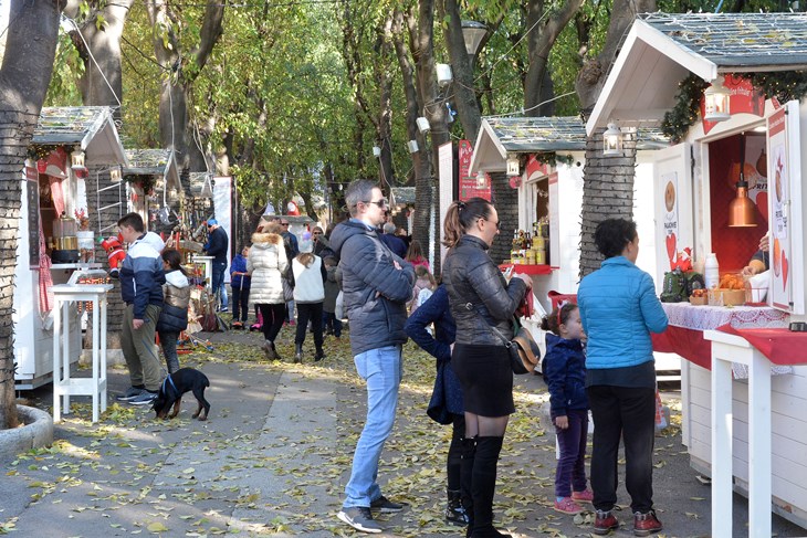 I ove godine adventske kućice će biti na Giardinima i u kampu Stoja - a posjetitelji će se morati pridržavati distance (Snimio Danilo Memedović)