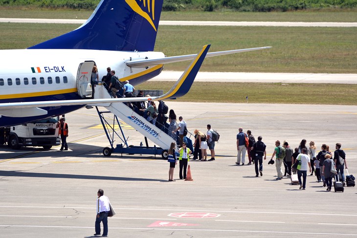 PULA, 20.06.2015. - ZRACNA LUKA, AERODROM, PUTNICI, PUTOVANJE, UKRCAJ, AVIONI, ZRAKOPLOV, PRTLJAGA, RYANAIR Snimio Neven LAZAREVIC 