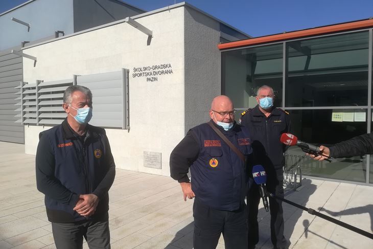 Kozlevac i ostali stožeraši danas u Pazinu (snimio A. DAGOSTIN)