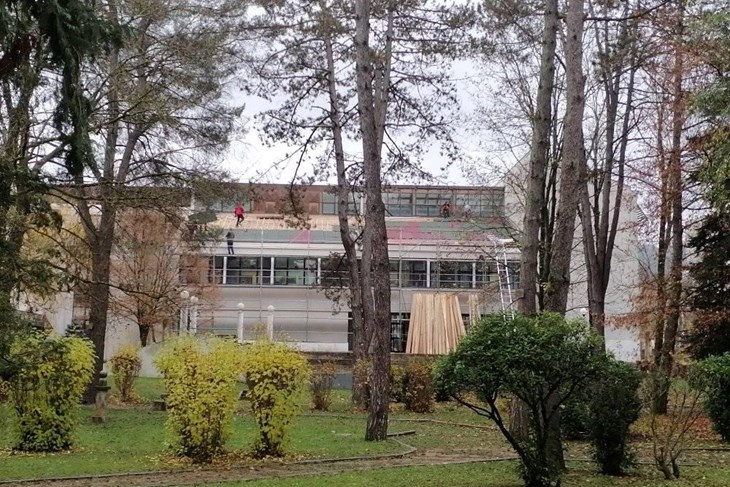 Obnavlja se krovište pazinske gimnazije (Snimio Anđelo Dagostin)