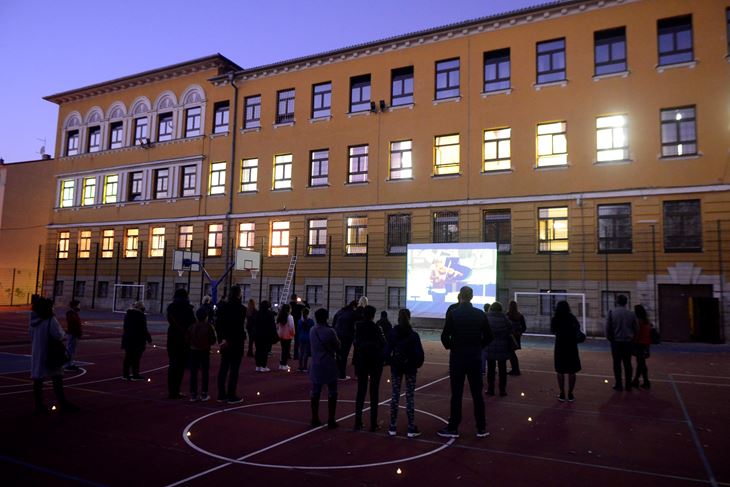 Koncert uživo pratio se na velikom ekranu na gimnazijskom igralištu (D. ŠTIFANIĆ)