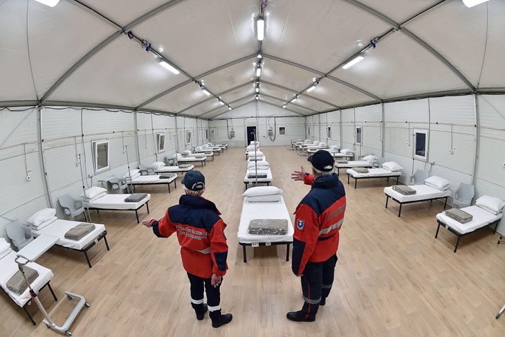 U jedinicama intenzivnog liječenja nalazi se 3.801 pacijent (Foto EPA)