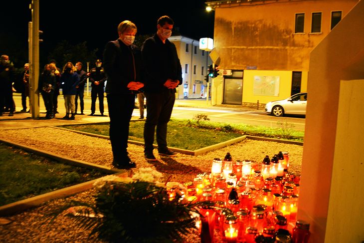 Svijeće za branitelje u Bujama (Snimio Luka Jelavić)