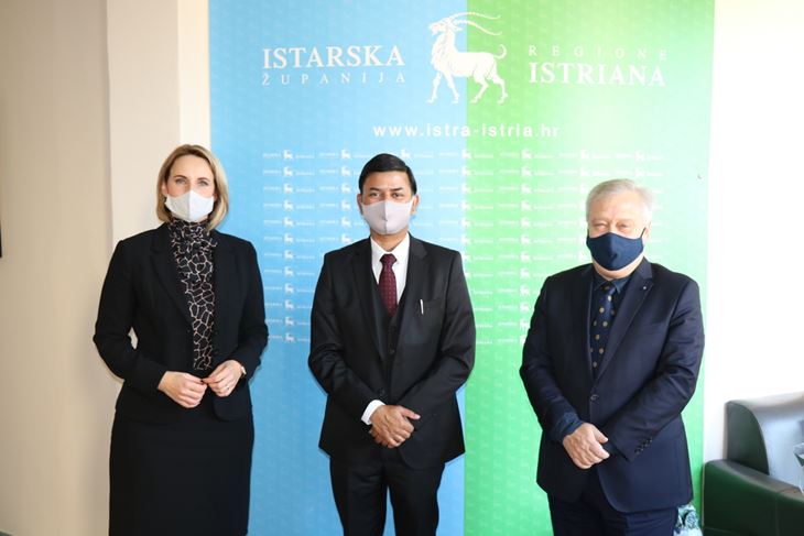 Zamjenica gradonačelnika Pule Puh Belci, veleposlanik Srivastava i v.d. župan Radin