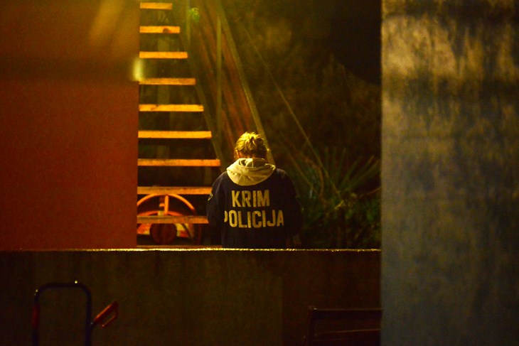Krim policija u kobnoj kući u Galižani (snimio D. ŠTIFANIĆ)