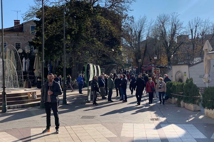 Penzioneri u centru Pule