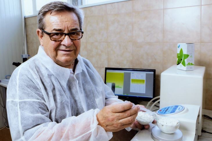 Dr. sc. Mirsad Sadiković u postrojenju Vidris Farm Istra u Potpićnu 