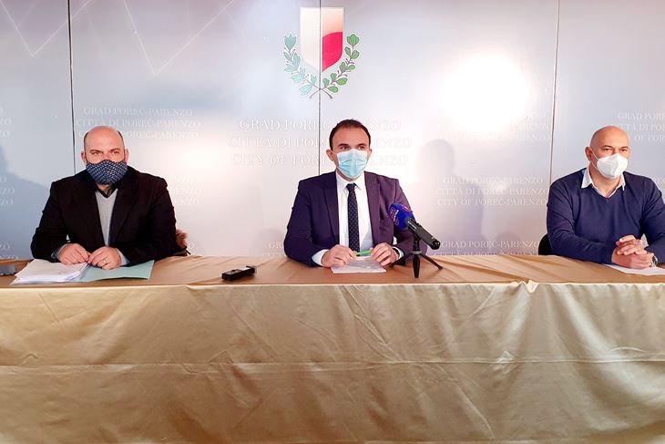 S konferencije za novinare