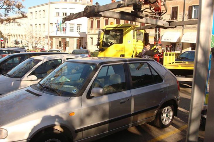 Policija stalno kontrolira parkirna mjesta za invalide 