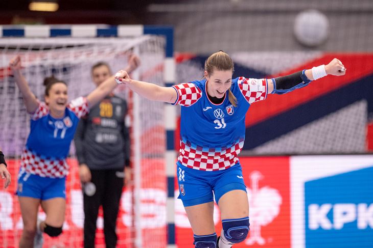 ČETIRI SUSRETA, ČETIRI POBJEDE - Ana Debelić (desno) i Valentina Blažević (EPA)