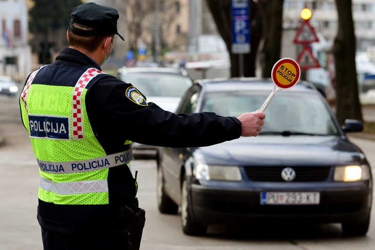 Policijska akcija danas u centru Pule (snimio M. MIJOŠEK)
