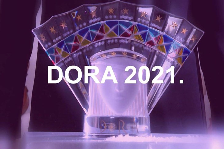 Dora  2021.
