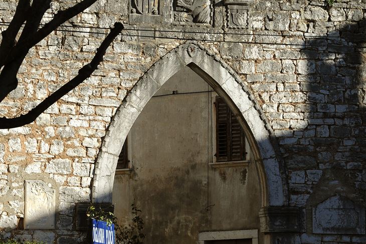 (M. MIJOŠEK)