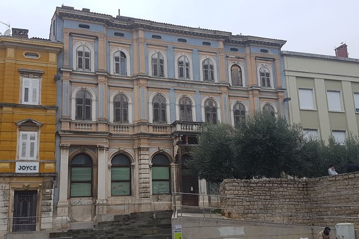 Palača Scracin na Portarati u centru Pule