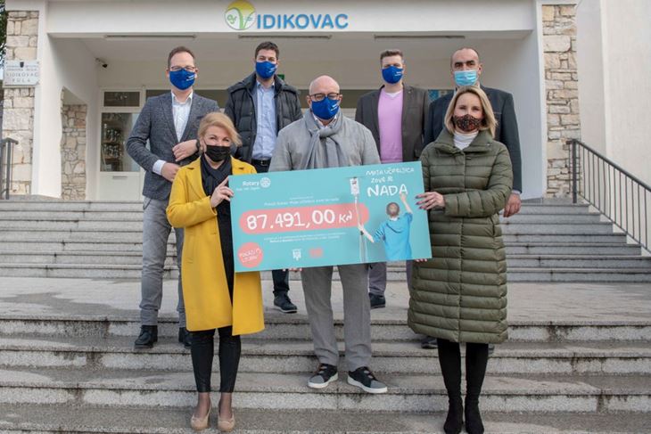 Svečana primopredaja donacije ispred OŠ Vidikovac