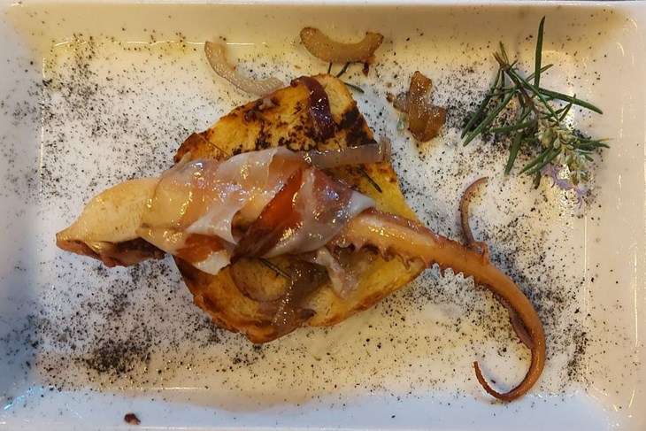 ZEMBINA SxKOLA KUHANJA: Bruschette "porkypussy" by The Outlaw Chef