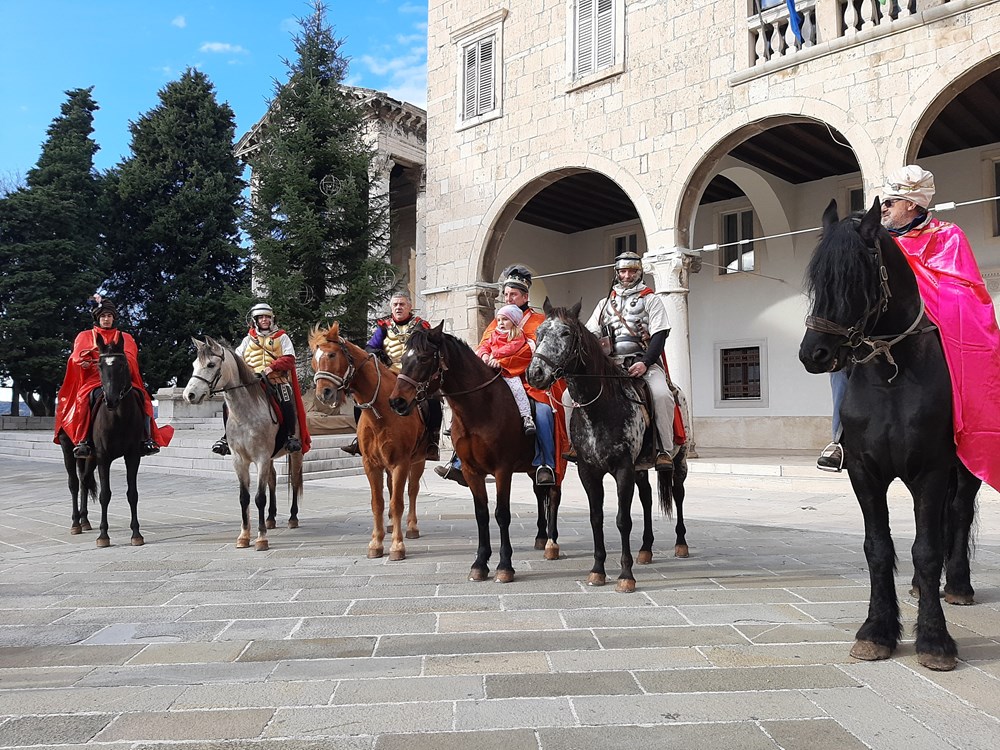 Tri kralja na konjima  Snimilal: l. BAGAR