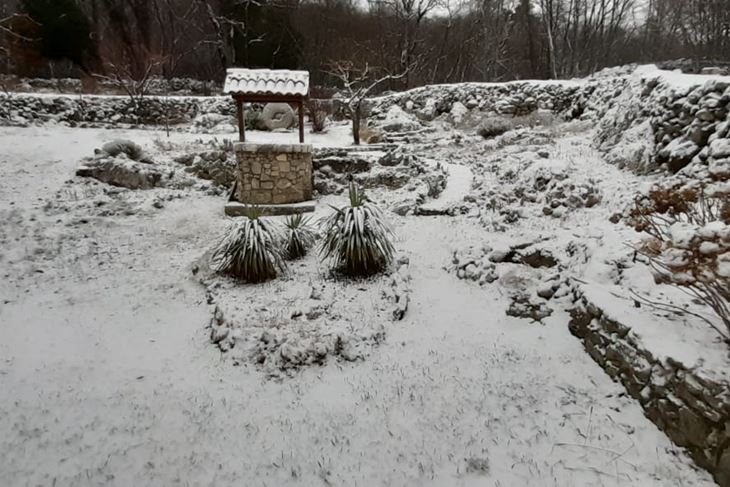 Snijeg jutros u Černehima (Foto: Smještaj Ivančić bike&bed Istra / Istramet)