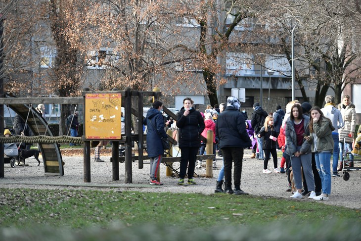 Ljudi u Zagrebu na ulicama (foto CROPIX)