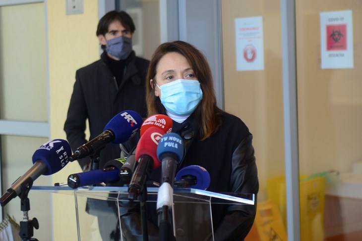 Cijepila se i ravnateljica dr. Irena Hrstić (Snimio Dejan Štifanić)