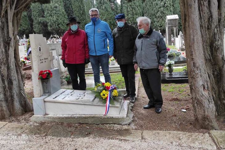 Vijenci su položeni na spomen-ploči i groblju "Laste"