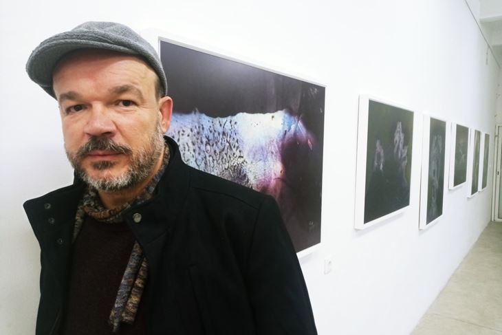 Dejan Sxtifanicxx, autor izlozxbe "Izvrnute nutrine", Dnevni borvaka Rojc, 29. 12. 2020.Snimio: Hassan Abdelghani