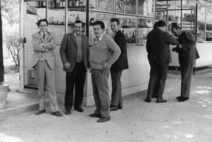 Prva slika buffeta iz 1971. godine (s lijeva nadesno Rađa, Brnelić, Ivančić, Škrgat)