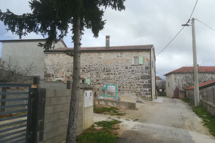 Sporno privatno parkiralište nalazi se na javnom dobru (Snimio Anđelo Dagostin)