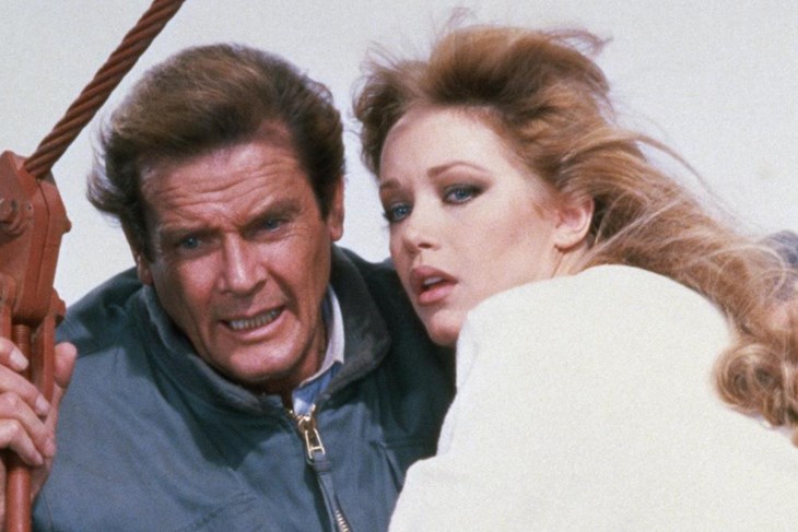 Roger Moore i Tanya Robert u jednom od filmova o Jamesu Bondu