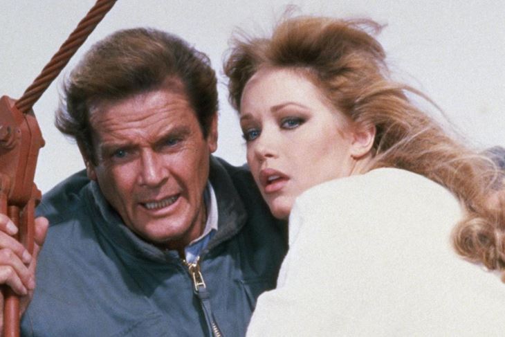 Roger Moore i Tanya Robert u jednom od filmova o Jamesu Bondu