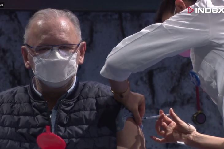 Ministar Božinović prima cjepivo protiv koronavirusa (Foto Index.hr video screenshot)