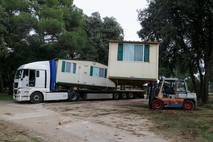 Arenine kućice iz kampa Stoja (snimio G. ŠEBELIĆ/CROPIX)