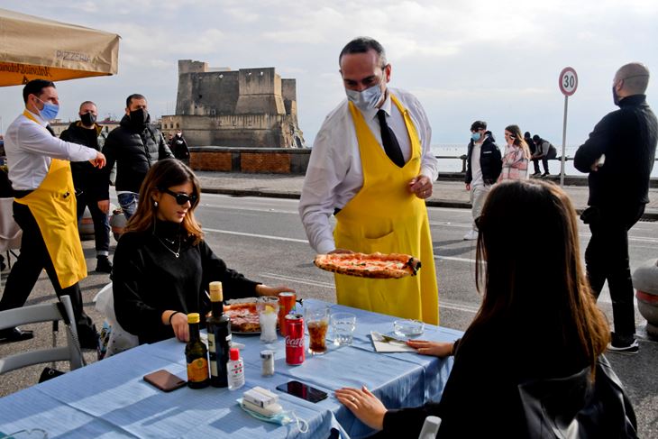 Početkom tjedna otvoreni su restorani u Napulju (Snimio Ciro Fusco / EPA)