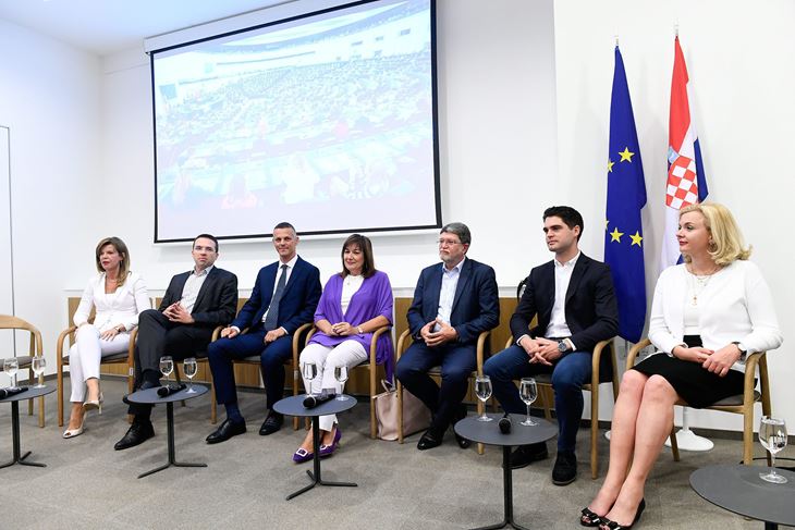 Biljana Borzan, Tomislav Sokol, Valter Flego, Dubravka Šuica, Tonino Picula, Karlo Ressler i Zeljana Zovko (Cropix)