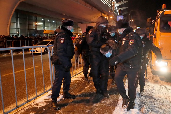 Navaljni je uhićen kada se pripremao proći kontrolu putovnica (Foto EPA)